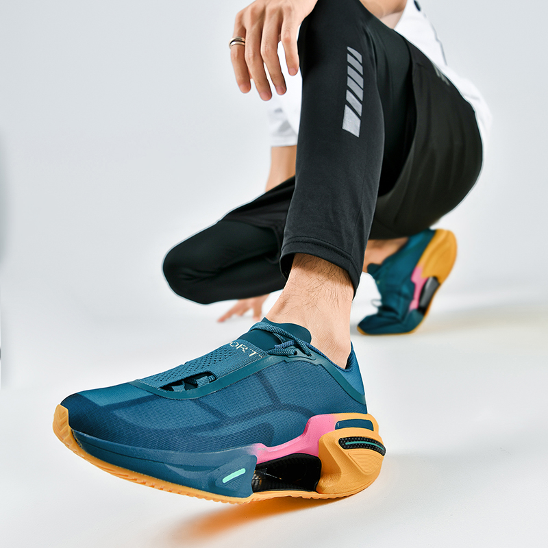 أحذية رياضية عصرية للرجال والن - مراجعة Mens Fashion Trainers 2025 وسعره